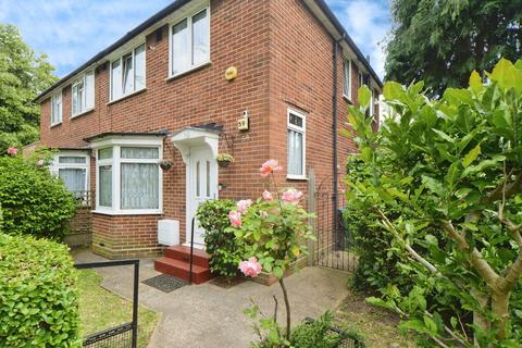 3 bedroom semi-detached house for sale, Birdbrook Road, London SE3