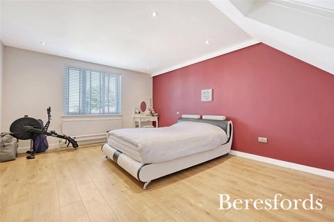 4 bedroom semi-detached house for sale, Abbs Cross Lane, Hornchurch, RM12