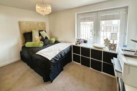 7, Elmwood Court, 1 Southend Road, Stanford-le-hope, SS17 0GE