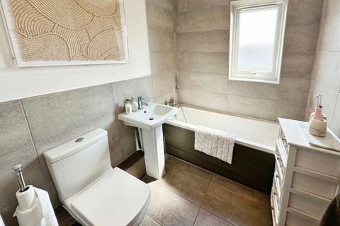 7, Elmwood Court, 1 Southend Road, Stanford-le-hope, SS17 0GE