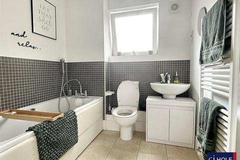 Flat 1, 7 Suffolk Drive, Gloucester, GL1 2AF