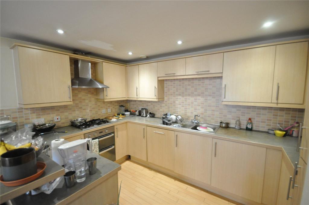 Brunel Crescent, Swindon, SN2 2 bed apartment to rent - £1,050 pcm (£ ...