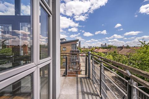 2 bedroom apartment for sale, at Fraser Court, Heathstan Road, London W12