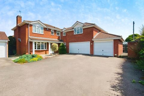 4 bedroom detached house for sale, Bayswater Drive, Glen Parva, Leicester, LE2