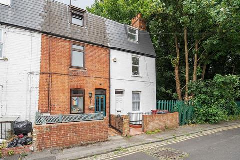 2 bedroom end of terrace house to rent, Coley Place,  Reading,  RG1