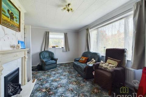 2 bedroom property for sale, Station Road, Sutton-on-Sea, Mablethorpe, Lincolnshire, LN12 2HS