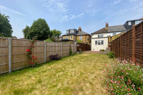 3 bedroom end of terrace house to rent, Staines-upon-Thames, Surrey TW18