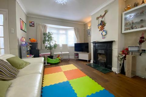 3 bedroom end of terrace house to rent, Staines-upon-Thames, Surrey TW18