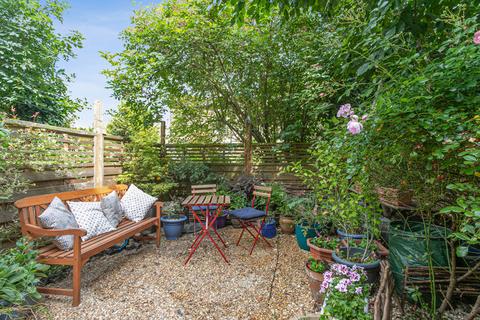 2 bedroom flat for sale, Mornington Road, London E11