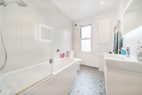 38 Bronson Road, London, SW20 8DY