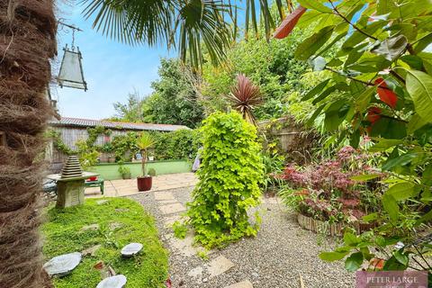 6 Plas Road, Rhyl, LL18 4HT