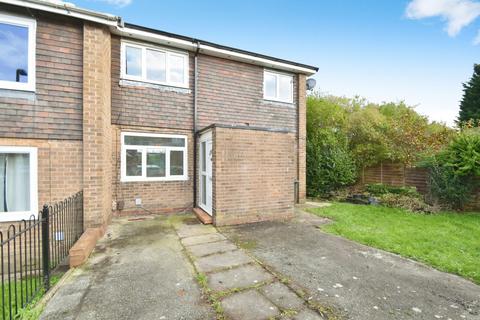3 bedroom semi-detached house to rent, Lune Close, Whitefield, M45