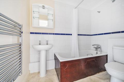 1 bedroom flat for sale, Woking,  Surrey,  GU21