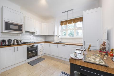 3 bedroom flat for sale, Ross Court, 81 Putney Hill, London