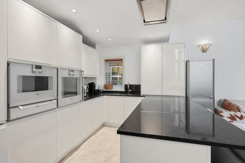 2 bedroom flat for sale, Swan House, 5 All Souls Place, London