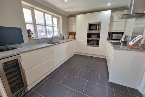 37 Bathurst Close, Burnham-on-sea, TA8 2SZ