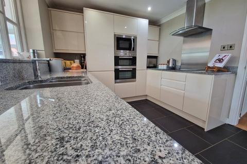 37 Bathurst Close, Burnham-on-sea, TA8 2SZ