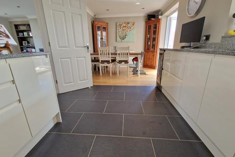 37 Bathurst Close, Burnham-on-sea, TA8 2SZ