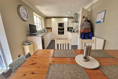 37 Bathurst Close, Burnham-on-sea, TA8 2SZ