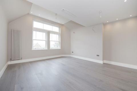 4 bedroom flat to rent, Fitzjohns Avenue, Hampstead, London