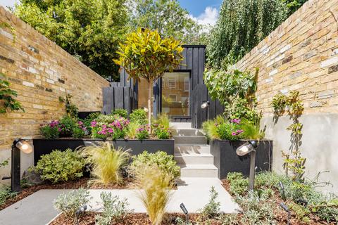 2 bedroom terraced house to rent, Brett Road, Hackney, London