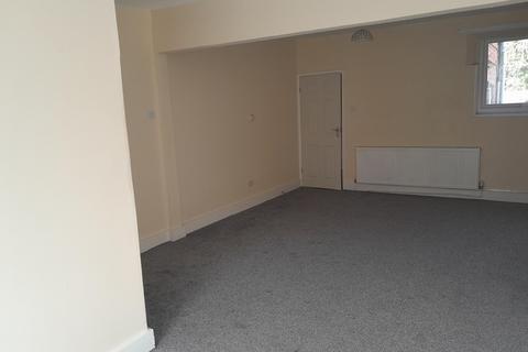 3 bedroom terraced house to rent, Newton Road, Rushden NN10