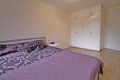 1 bedroom flat for sale, Romulus Court, TW8