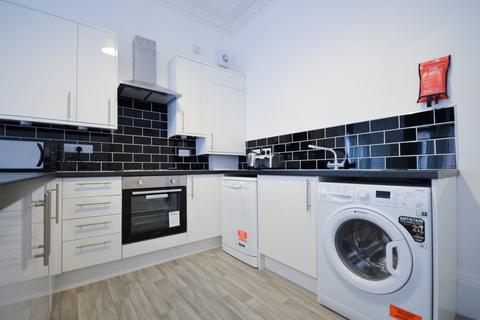 4 bedroom flat to rent, 1455L – Montpelier Park, Edinburgh, EH10 4NQ