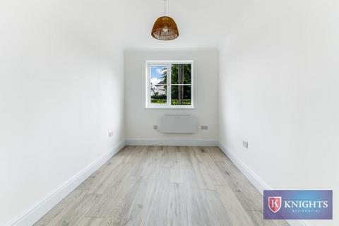 2 bedroom flat for sale, Greenwood Avenue, London, EN3