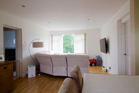 3 bedroom flat to rent, Fayerfield, Potters Bar