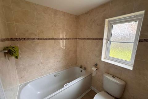 1 Chalon Close, Wellingborough, NN8 4JN