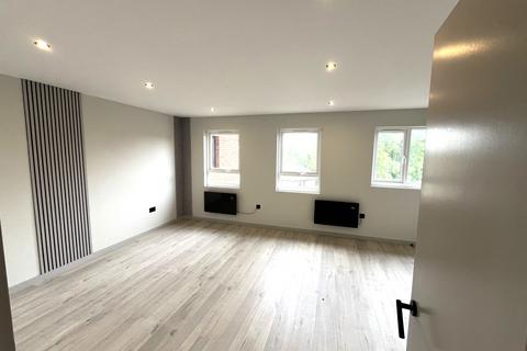1 bedroom flat to rent, Claydon Court, Staines-upon-Thames TW18