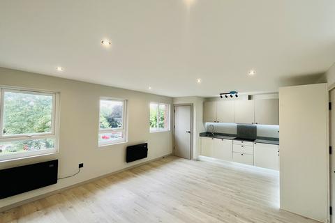 1 bedroom flat to rent, Claydon Court, Staines-upon-Thames TW18