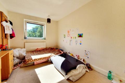 2 bedroom flat to rent, Tedder Close, Uxbridge, UB10
