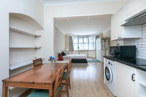 Studio to rent, Clifton Gardens, London NW11