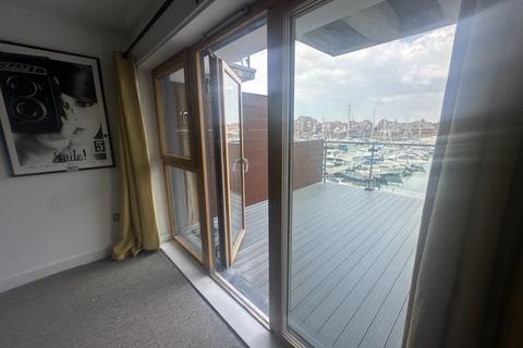 2 bedroom flat to rent, Midway Quay, Sovereign Harbour