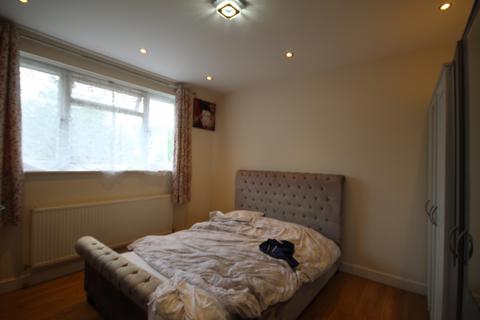 2 bedroom maisonette to rent, Windsor Close, HA6