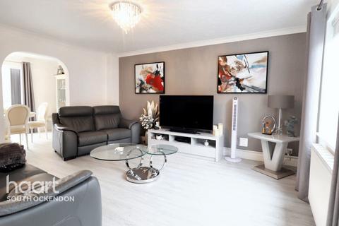 13 Rowan Grove, Aveley, South Ockendon, RM15 4SW