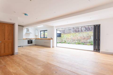 2 bedroom flat to rent, Bicknell Road, Camberwell, London, SE5