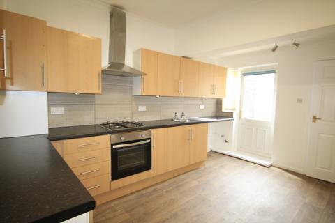 2 bedroom terraced house to rent, Huntingdon St, Hull, HU4