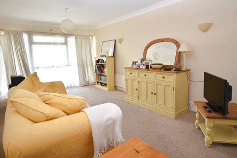 2 bedroom flat for sale, Castle Avenue, Highams Park, London. E4 9PY