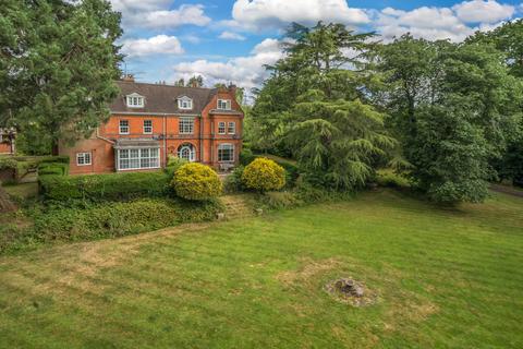 2 bedroom flat for sale, Lower Hale, Farnham, GU9