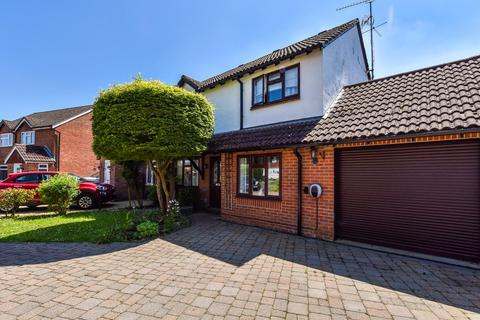 4 bedroom semi-detached house for sale, Vindomis Close, Holybourne, Alton, Hampshire