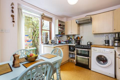 2 bedroom flat to rent, Sugar Loaf Walk, London E2