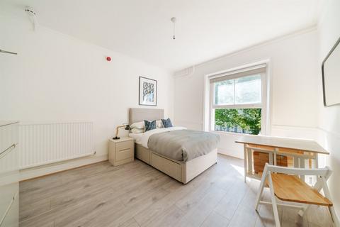 Studio to rent, 58 Prince's Square, London W2