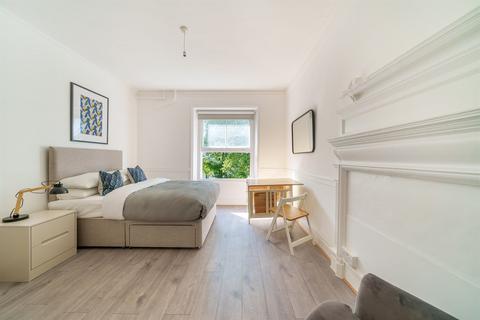 Studio to rent, 58 Prince's Square, London W2