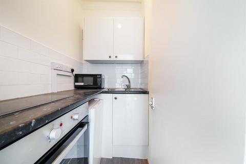 Studio to rent, 58 Prince's Square, London W2