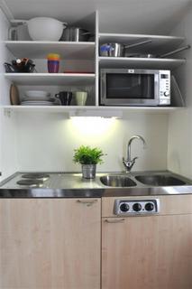 Studio to rent, 43 Clanricarde Gardens, London W2