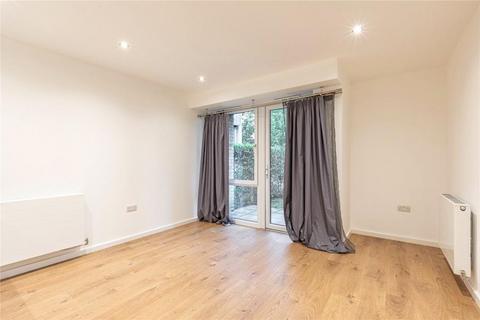 2 bedroom flat to rent, Garfield Road, Addlestone KT15