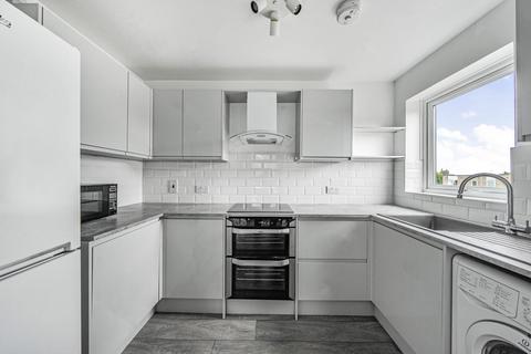 1 bedroom flat for sale, Lambourn Grove, Kingston Upon Thames